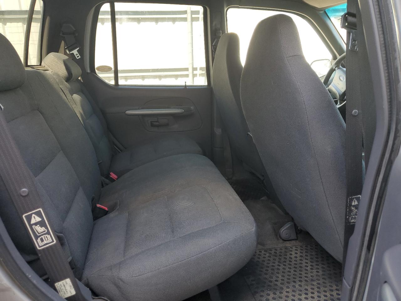 2002 FORD EXPLORER S - 1FMZU77E02UC25628 — photo 9