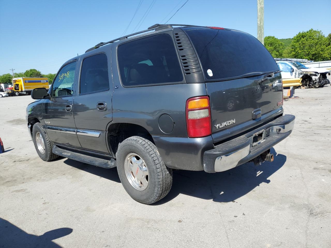 2002 GMC YUKON - 1GKEK13Z02R309356 — photo 2