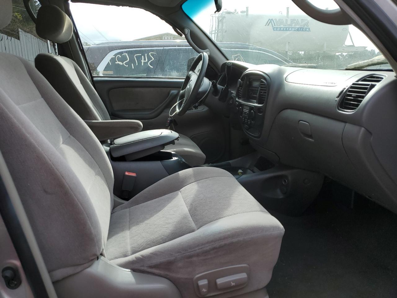 2002 TOYOTA SEQUOIA - 5TDZT34A82S099007 — photo 5