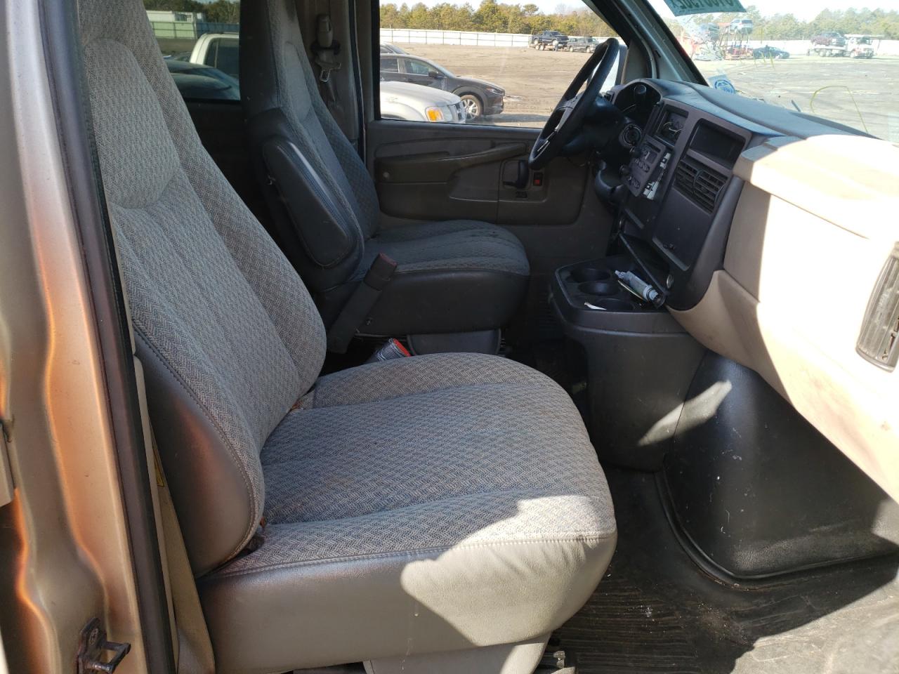 2003 CHEVROLET EXPRESS G1 - 1GNFG15T931145266 — photo 3