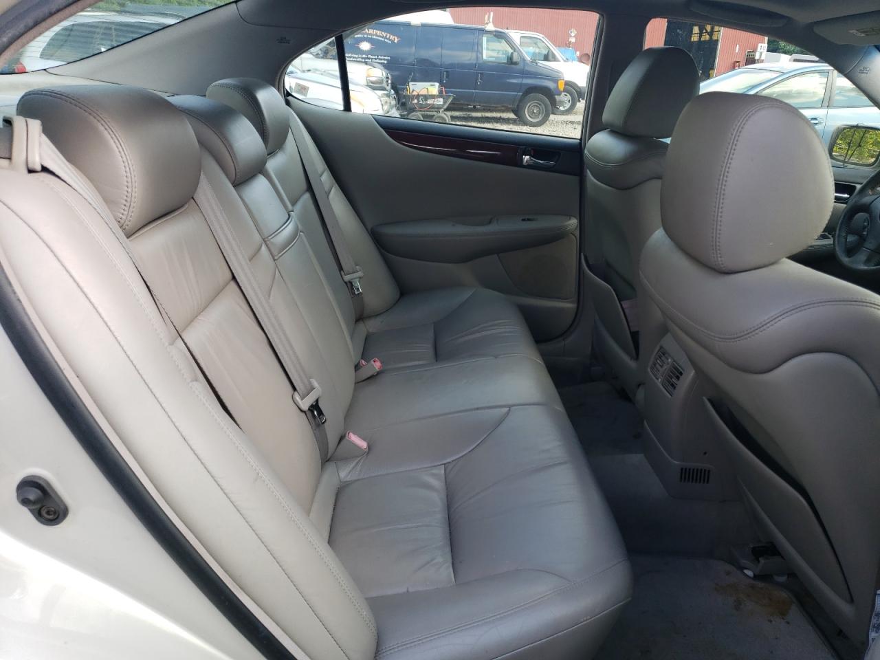 2003 LEXUS ES 300 - JTHBF30GX36006815 — photo 10