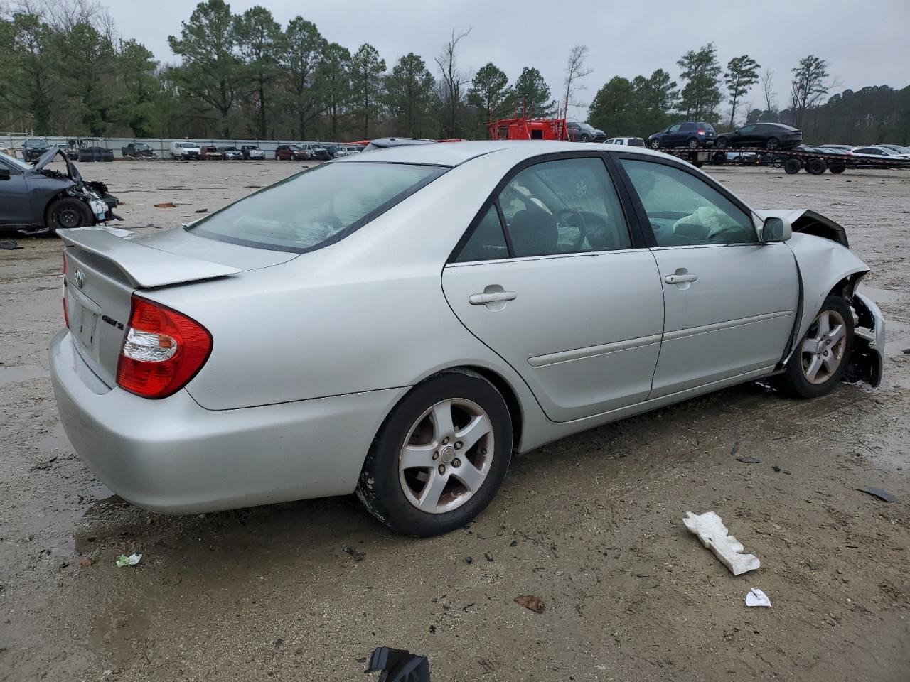 2003 TOYOTA CAMRY LE - 4T1BE32K63U211044 — photo 3