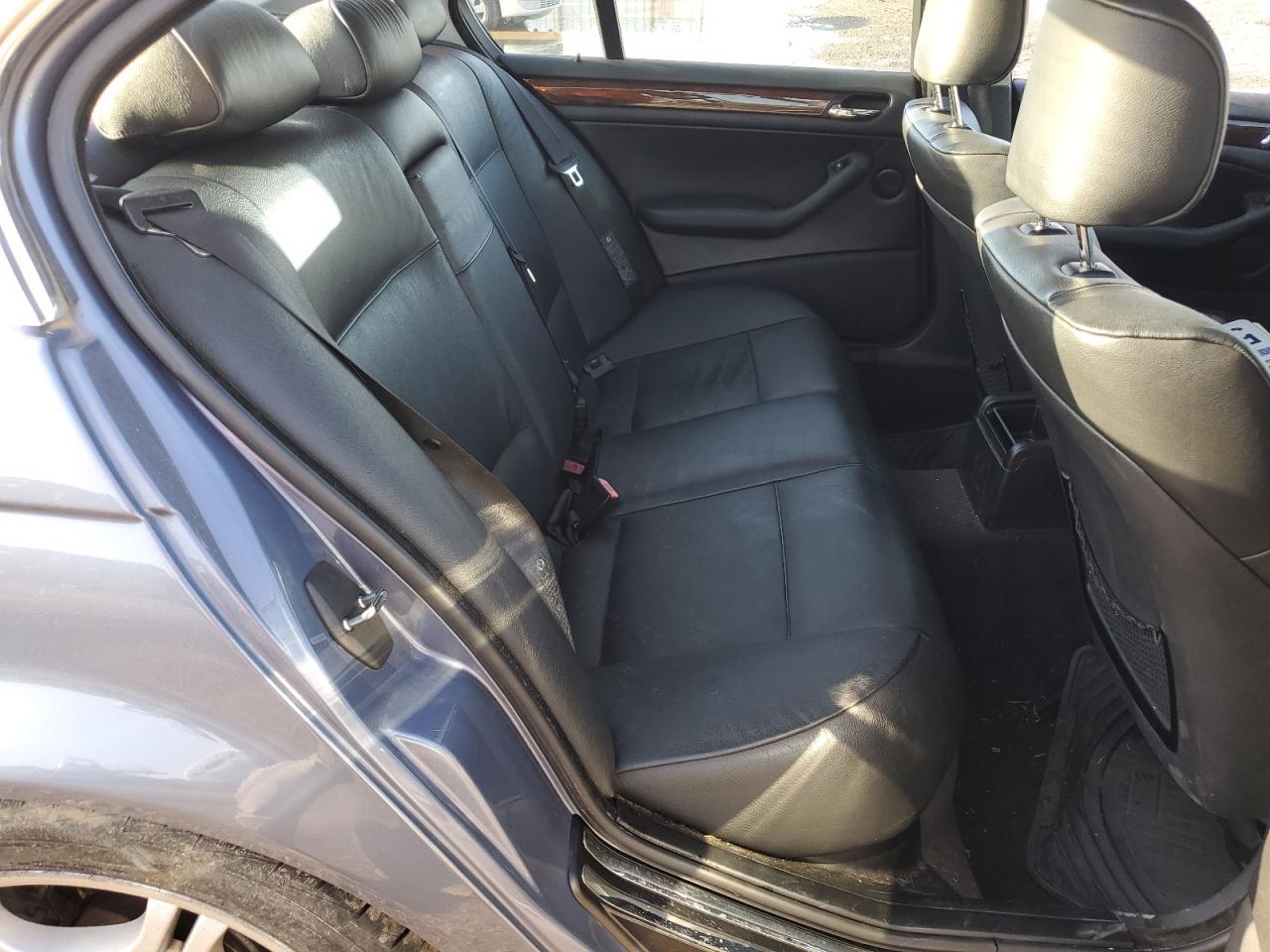 2004 BMW 330 I - WBAEV53464KM33154 — photo 10