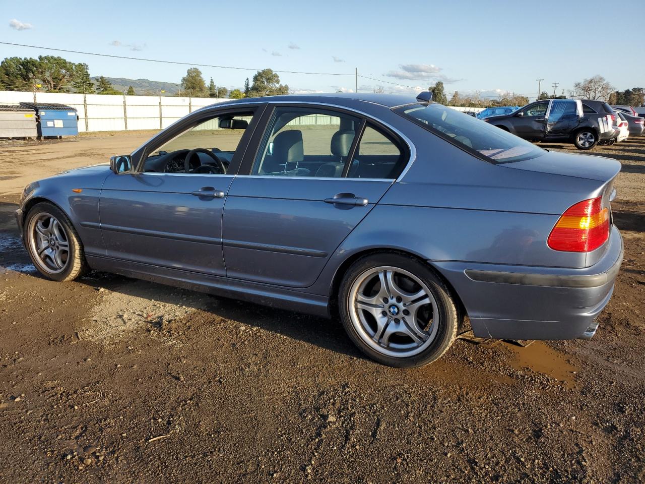 2004 BMW 330 I - WBAEV53464KM33154 — photo 2