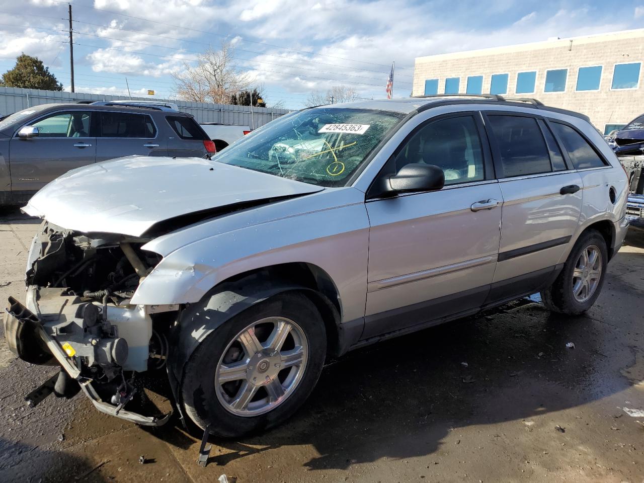 2004 CHRYSLER PACIFICA - 2C8GM68474R520428 — photo 1