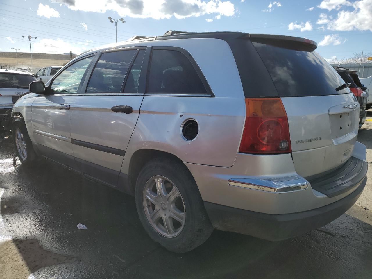 2004 CHRYSLER PACIFICA - 2C8GM68474R520428 — photo 2