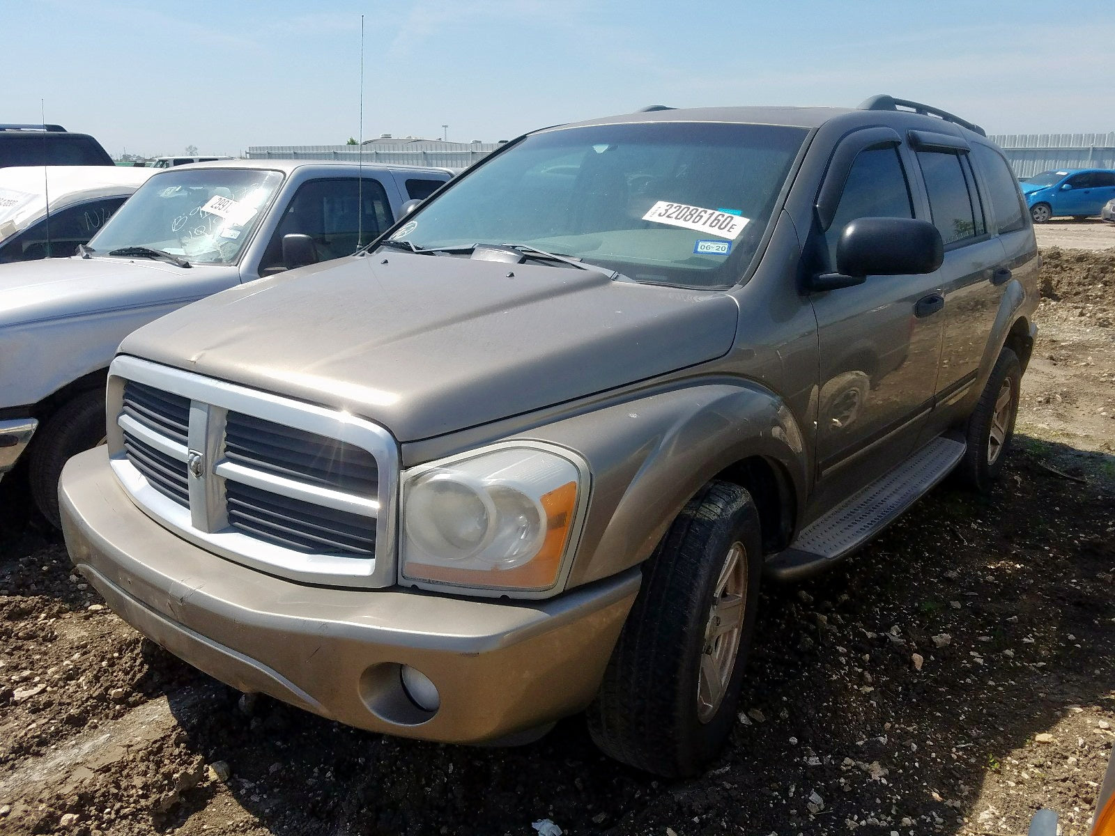 2004 DODGE DURANGO LI - 1D4HD58D44F176230 — photo 2