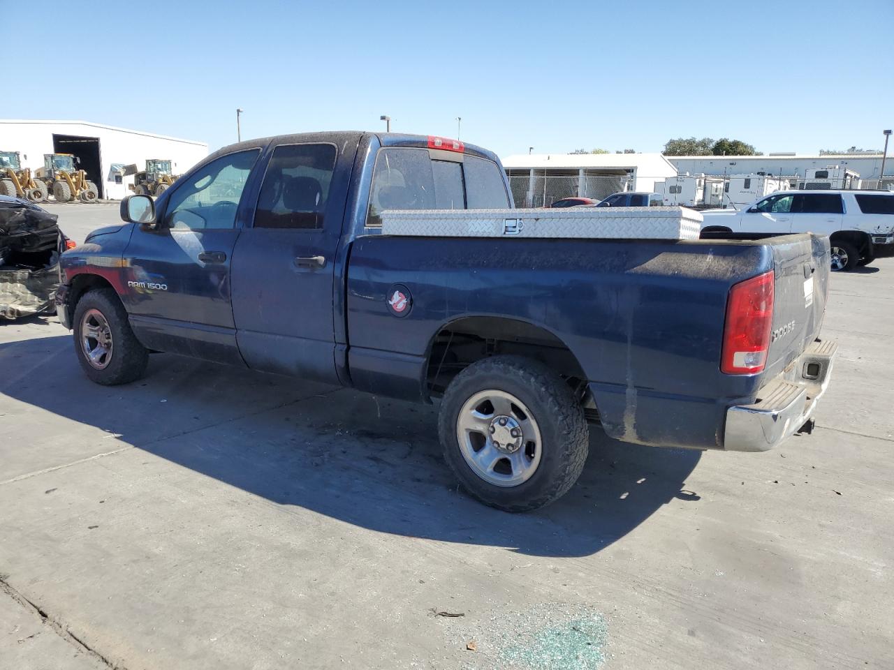 2004 DODGE RAM 1500 S - 1D7HA18N64J109378 — photo 2