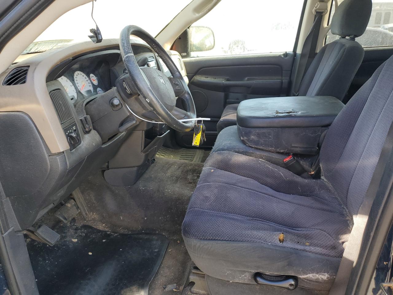 2004 DODGE RAM 1500 S - 1D7HA18N64J109378 — photo 6