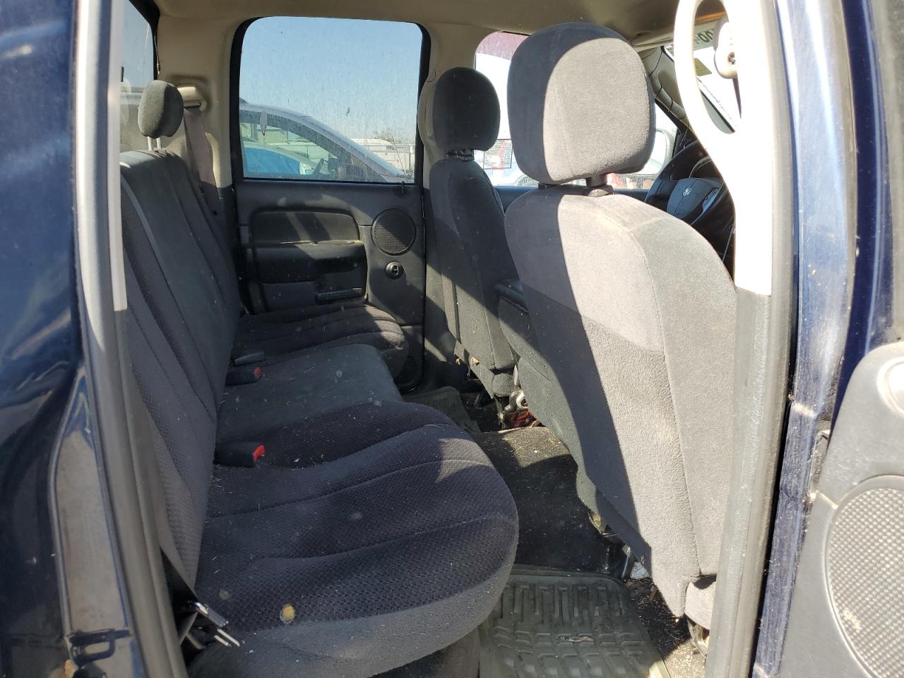 2004 DODGE RAM 1500 S - 1D7HA18N64J109378 — photo 9