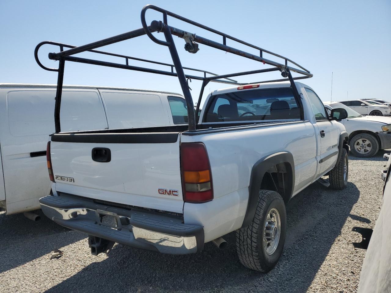 2004 GMC SIERRA C25 - 1GTHC24UX4E117046 — photo 3