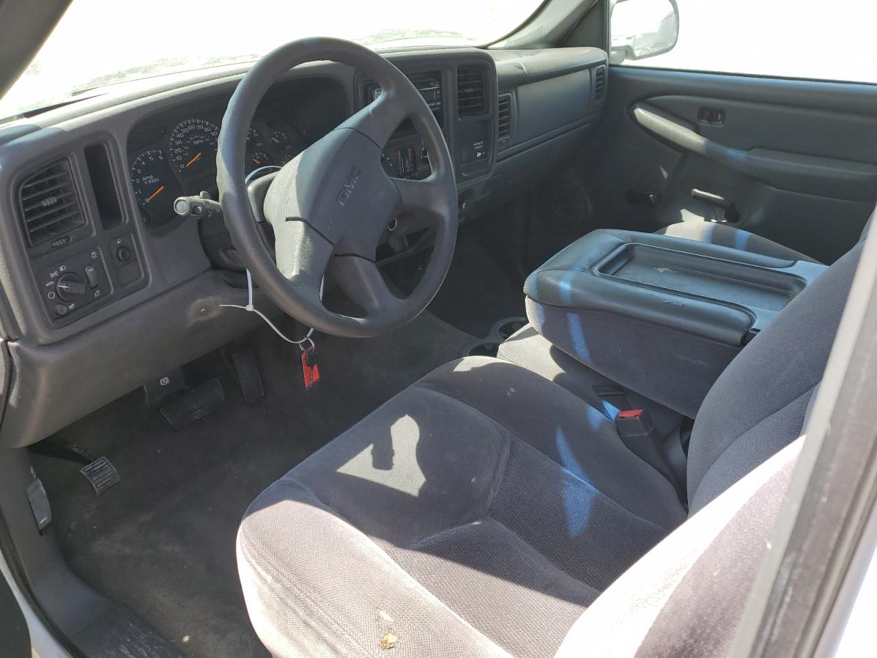 2004 GMC SIERRA C25 - 1GTHC24UX4E117046 — photo 8