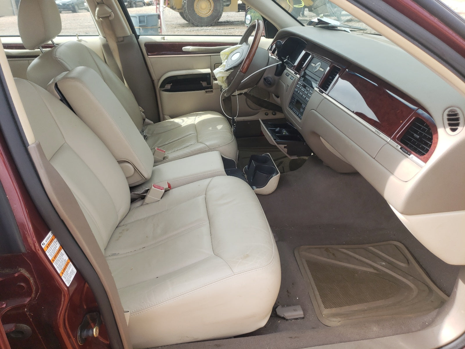 2004 LINCOLN TOWN CAR U - 1LNHM83W94Y635002 — photo 5