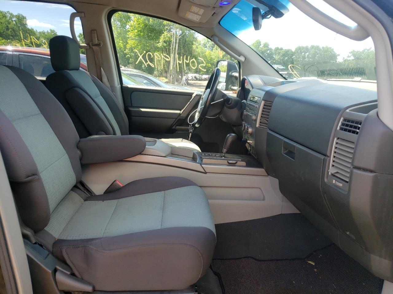 2004 NISSAN TITAN XE - 1N6AA07B44N565804 — photo 5