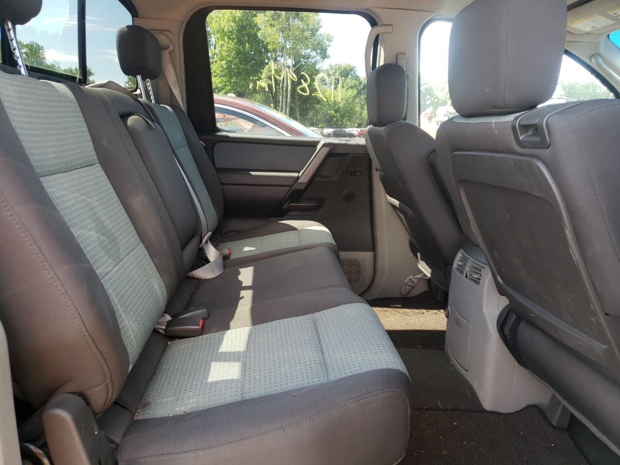 2004 NISSAN TITAN XE - 1N6AA07B44N565804 — photo 6
