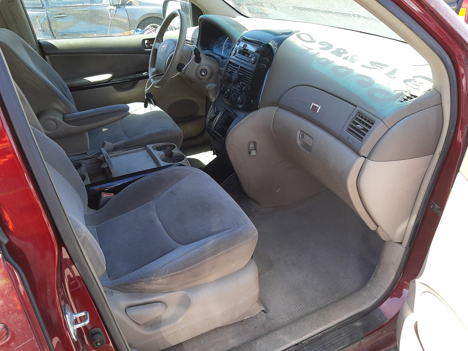 2004 TOYOTA SIENNA CE - 5TDZA23C74S026474 — photo 4