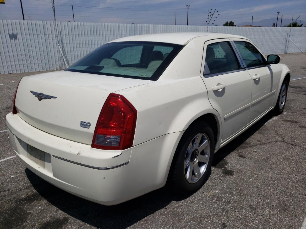 2005 CHRYSLER 300 TOURIN - 2C3JA53G25H616409 — photo 4