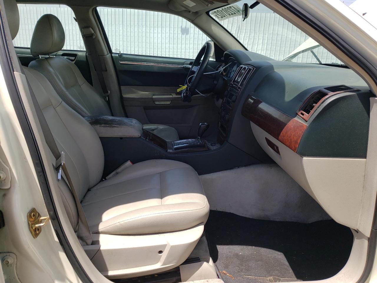 2005 CHRYSLER 300 TOURIN - 2C3JA53G25H616409 — photo 5