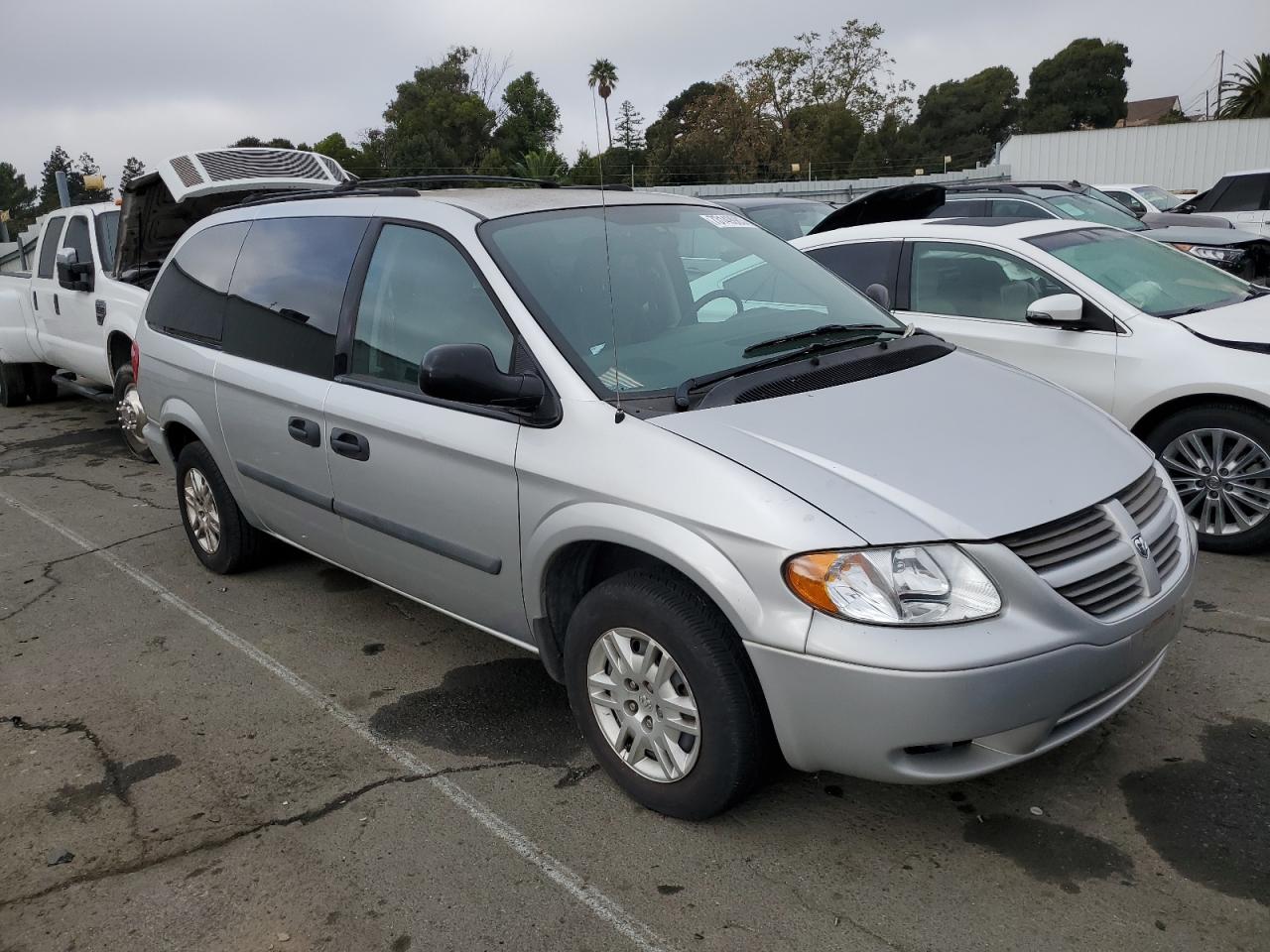2005 DODGE GRAND CARA - 1D4GP24R25B351568 — photo 4