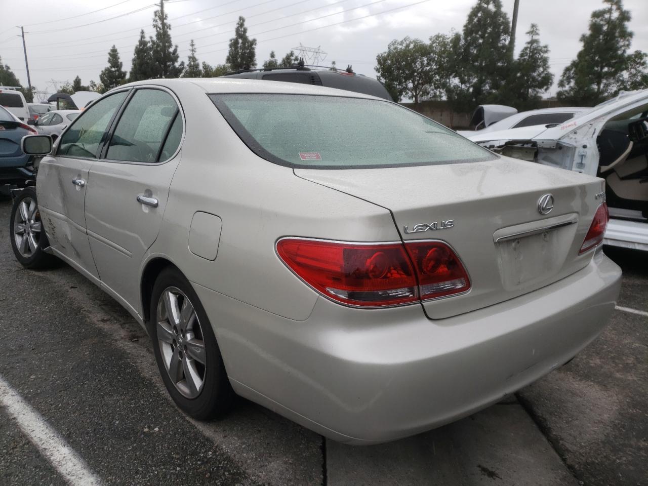2005 LEXUS ES 330 - JTHBA30GX55063720 — photo 3