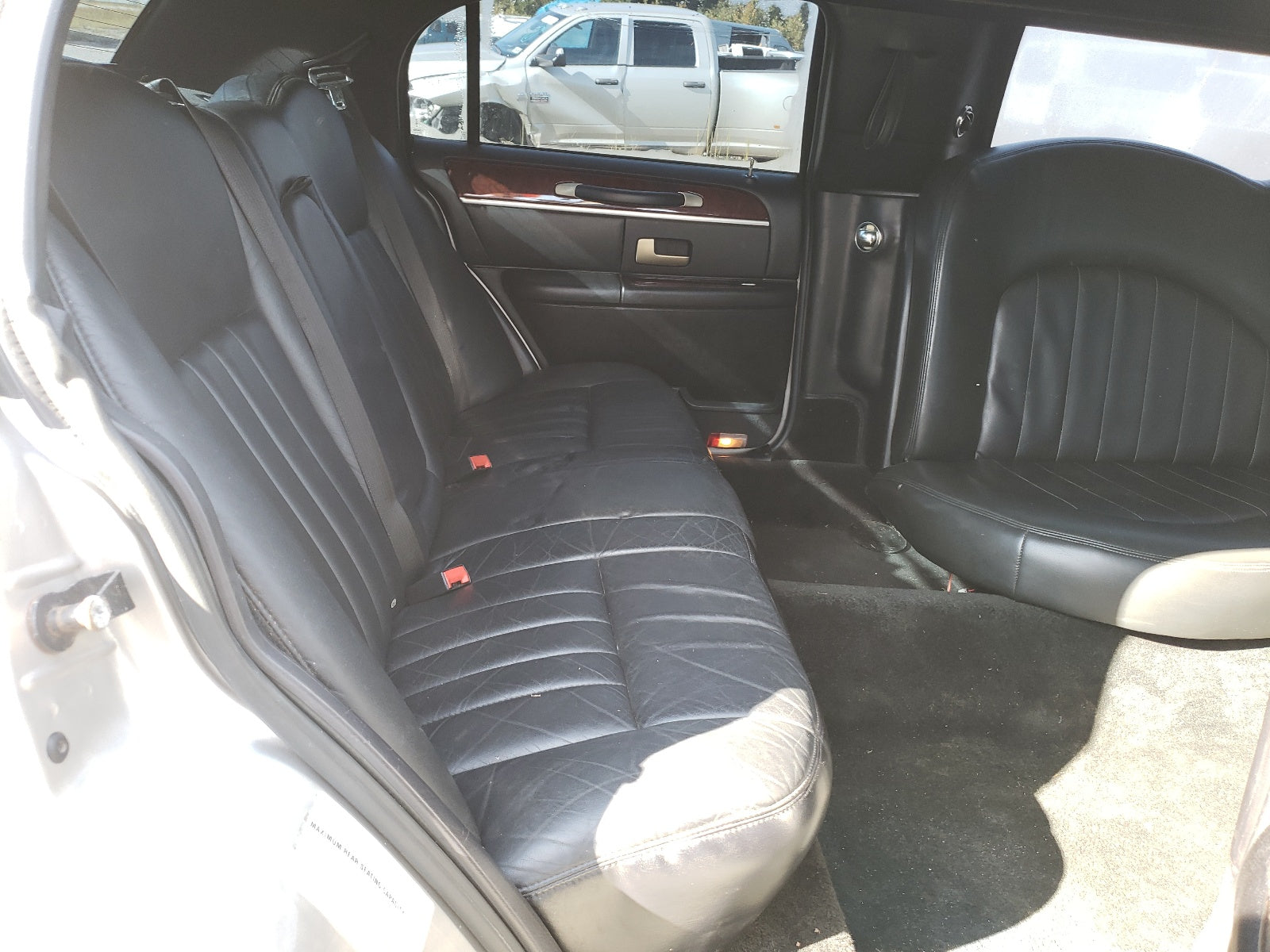 2005 LINCOLN TOWN CAR E - 1L1FM88W15Y671236 — photo 6