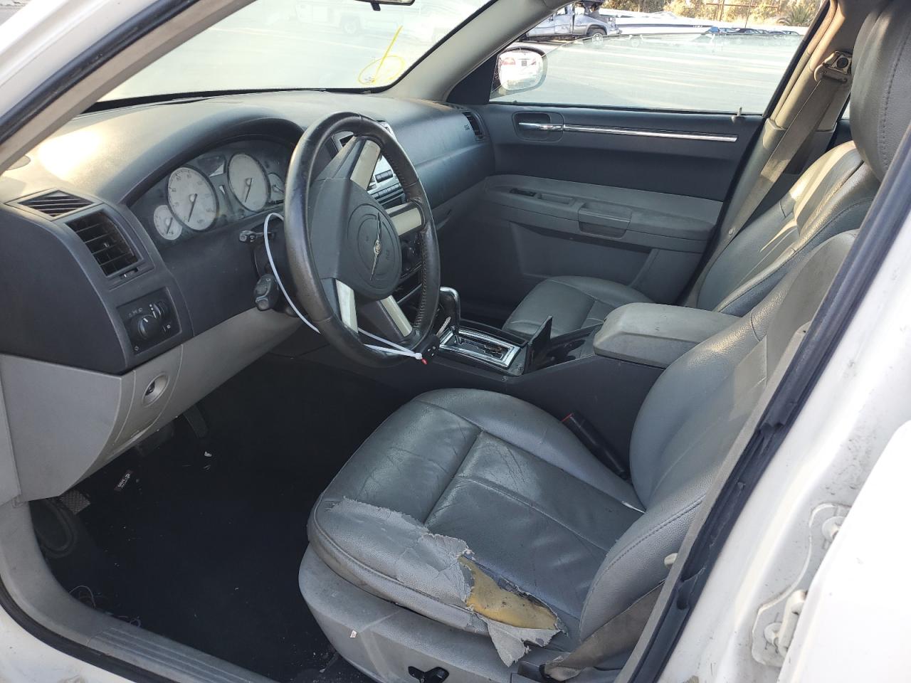 2006 CHRYSLER 300 TOURIN - 2C3KA53G46H452263 — photo 6