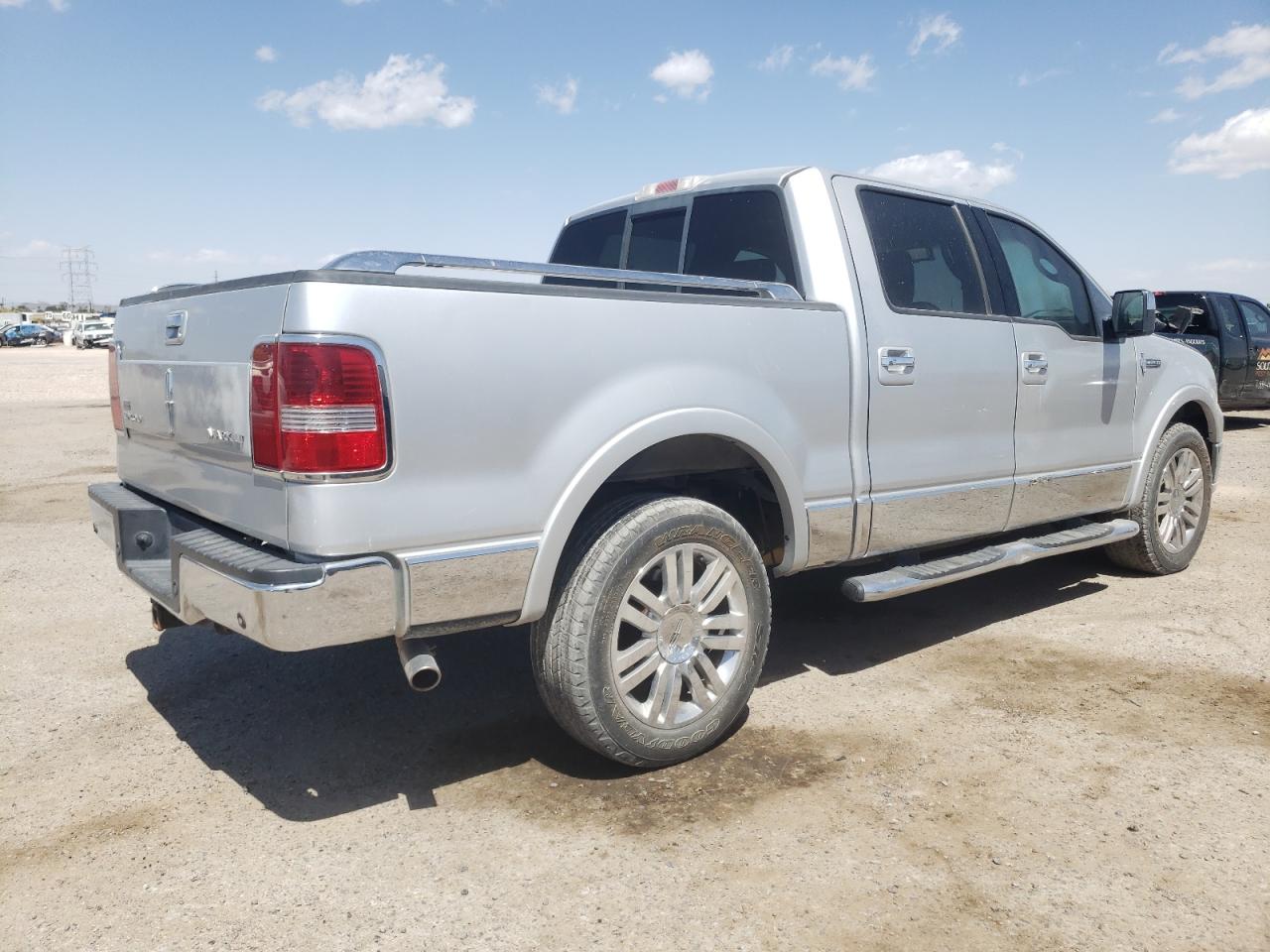 2007 LINCOLN MARK LT - 5LTPW16527FJ08257 — photo 3