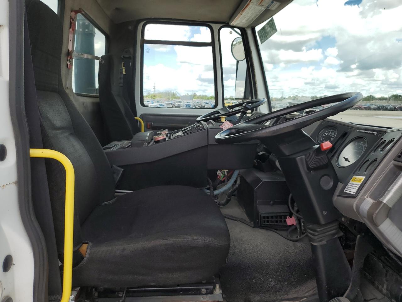 2007 STERLING TRUCK SC 8000 - 49HAADBV67DX58069 — photo 6