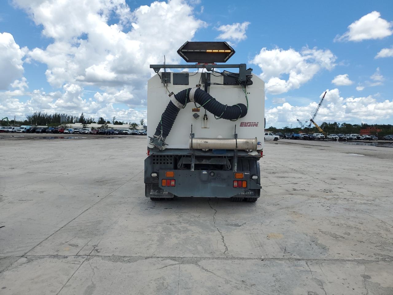 2007 STERLING TRUCK SC 8000 - 49HAADBV67DX58069 — photo 8