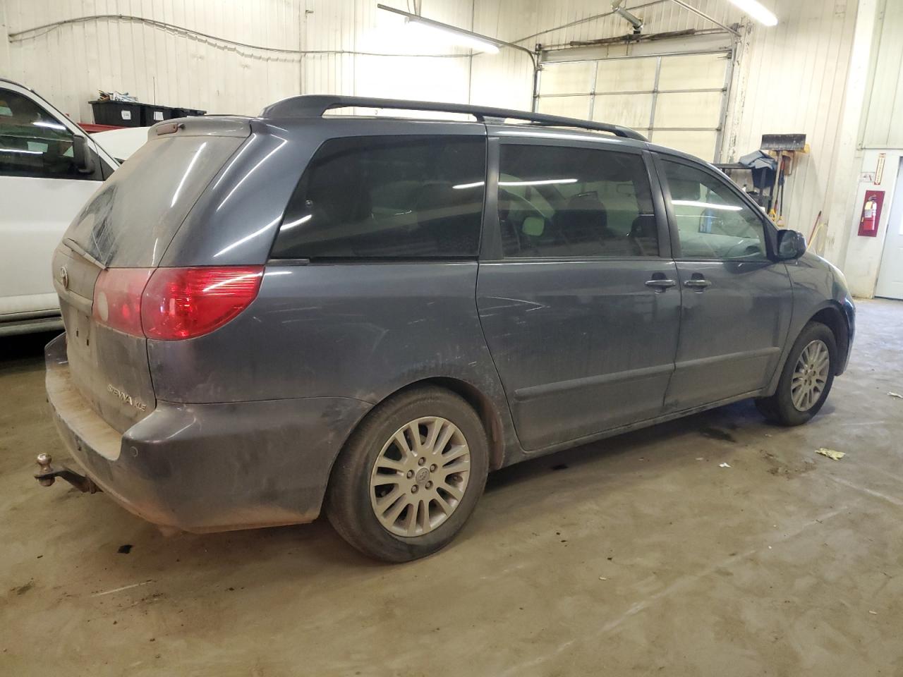 2007 TOYOTA SIENNA XLE - 5TDZK22C17S067301 — photo 3