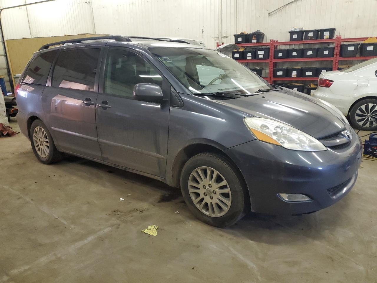 2007 TOYOTA SIENNA XLE - 5TDZK22C17S067301 — photo 4