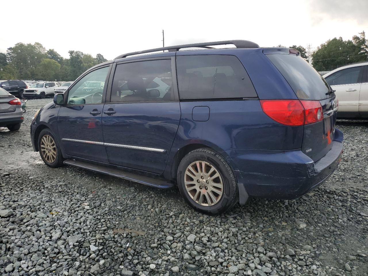 2007 TOYOTA SIENNA XLE - 5TDZK22C87S076495 — photo 1