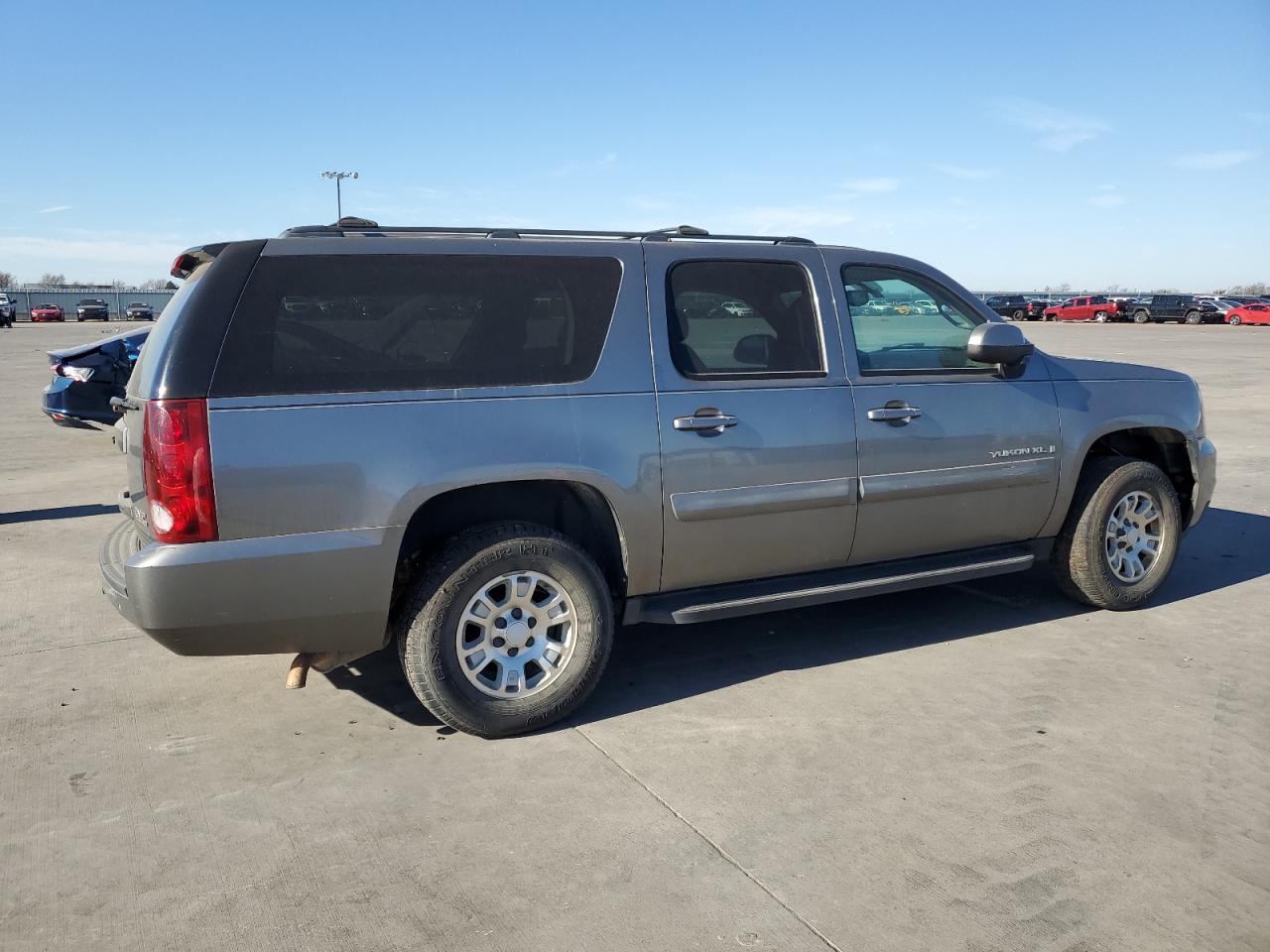 2008 GMC YUKON XL C - 1GKFC16088R150223 — photo 3