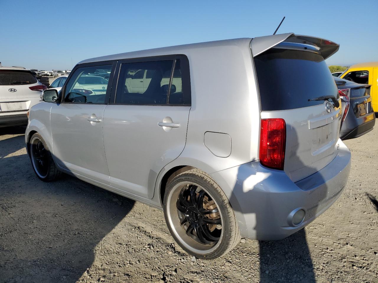 2008 TOYOTA SCION XB - JTLKE50E581015705 — photo 2