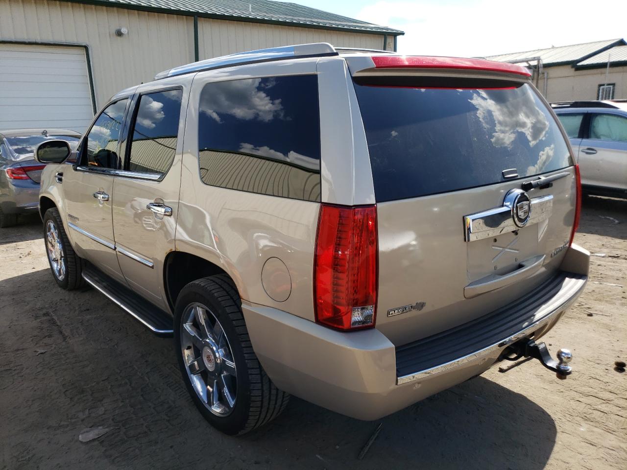 2009 CADILLAC ESCALADE L - 1GYFK23239R156114 — photo 3