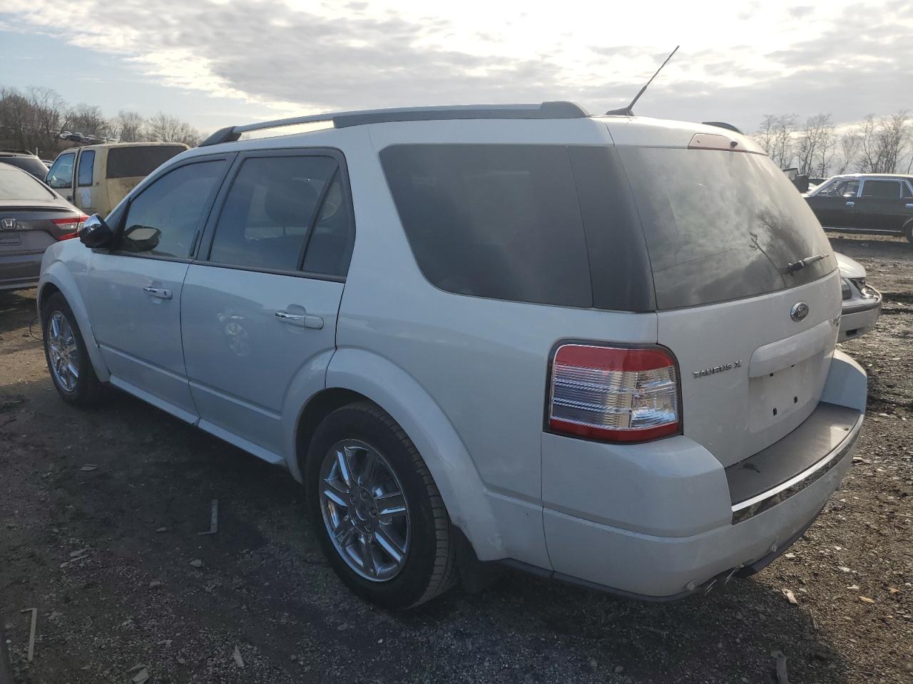 2009 FORD TAURUS X L - 1FMDK06WX9GA01485 — photo 2