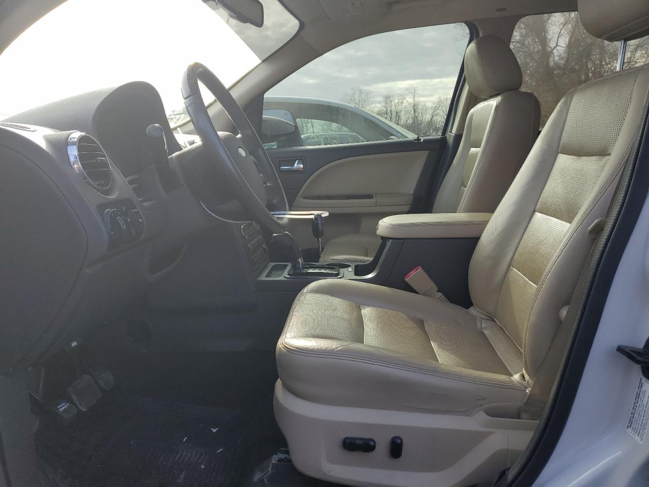 2009 FORD TAURUS X L - 1FMDK06WX9GA01485 — photo 7