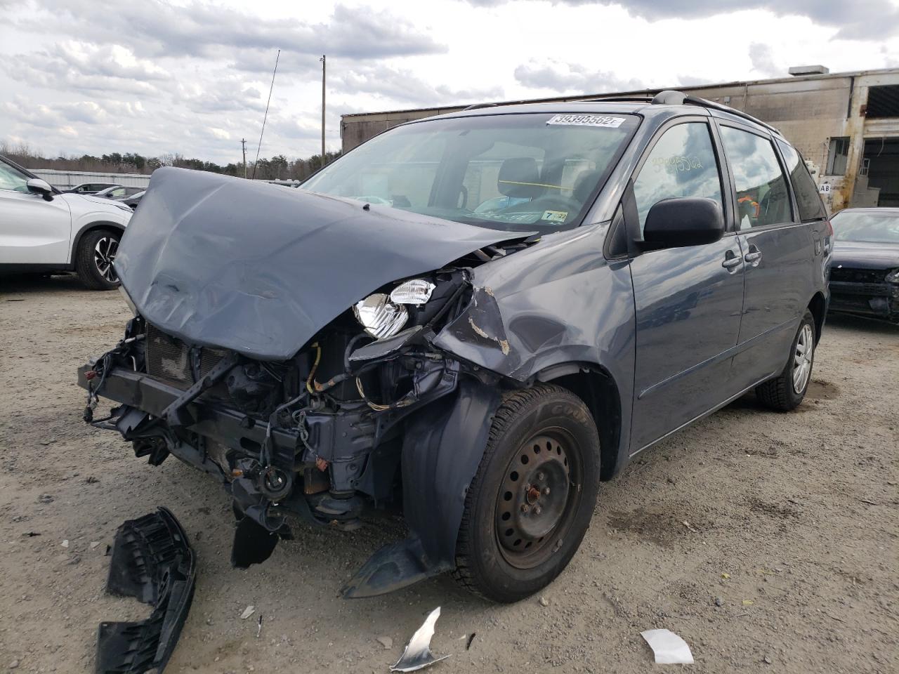 2009 TOYOTA SIENNA CE - 5TDZK23CX9S236751 — photo 2