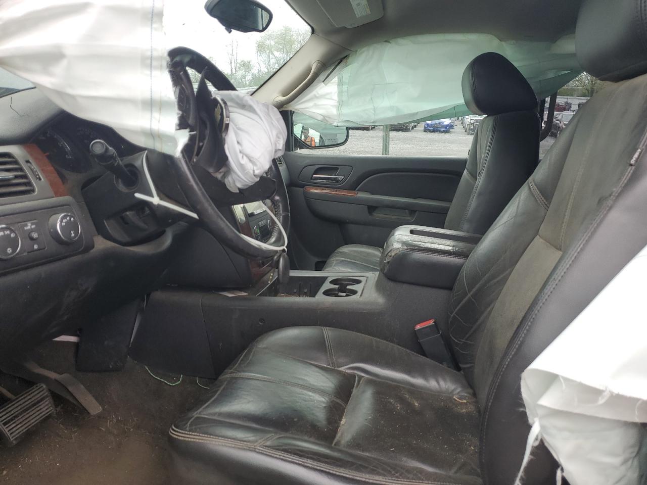2010 CHEVROLET TAHOE K150 - 1GNUKBE05AR106450 — photo 7