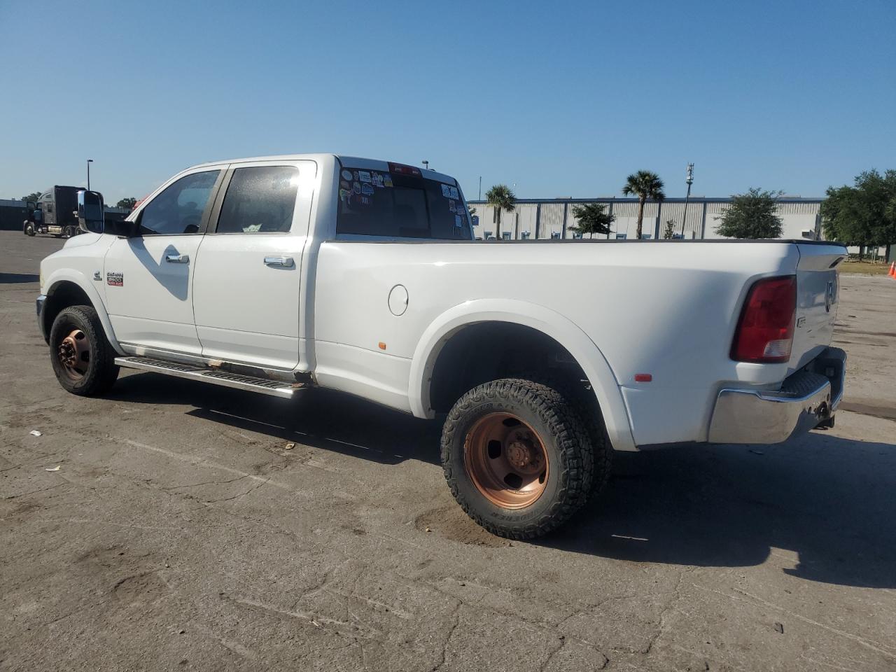 2010 DODGE RAM 3500 - 3D73Y4CL3AG163490 — photo 2