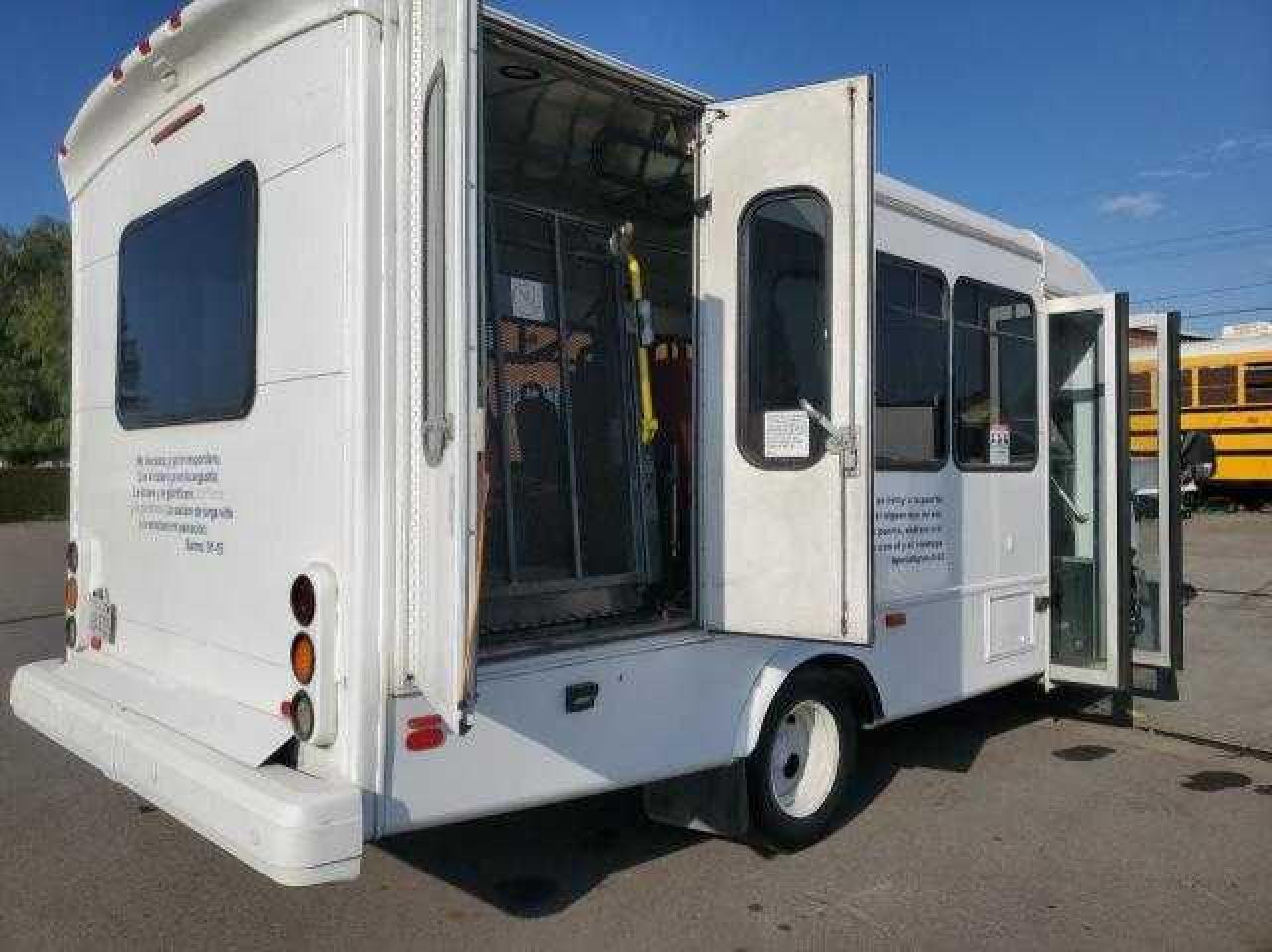 2010 FORD ECONOLINE - 1FDFE4FS6ADB01805 — photo 4