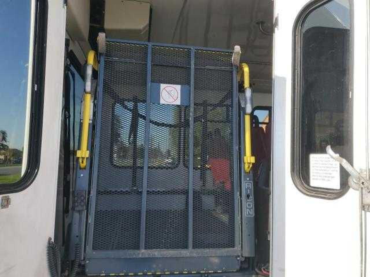 2010 FORD ECONOLINE - 1FDFE4FS6ADB01805 — photo 6
