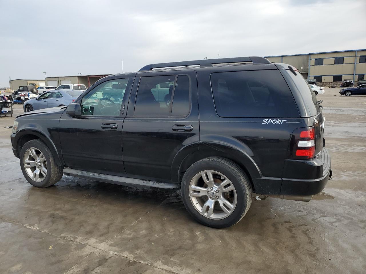 2010 FORD EXPLORER X - 1FMEU6DE0AUA93479 — photo 2