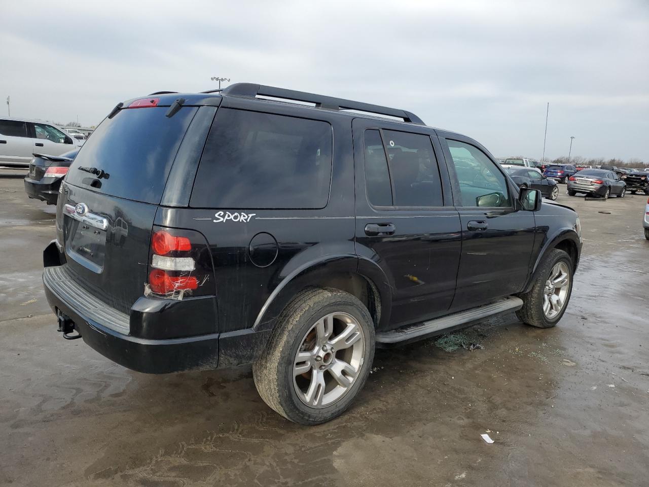2010 FORD EXPLORER X - 1FMEU6DE0AUA93479 — photo 3