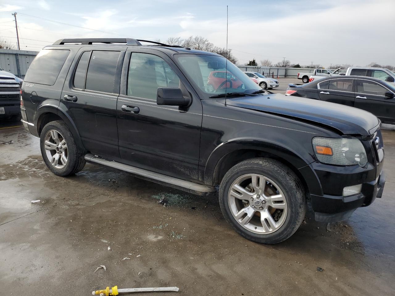 2010 FORD EXPLORER X - 1FMEU6DE0AUA93479 — photo 4