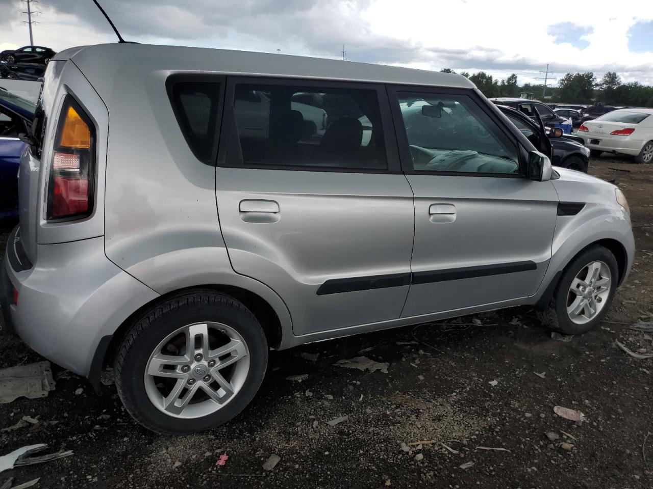 2010 KIA SOUL + - KNDJT2A23A7178209 — photo 3