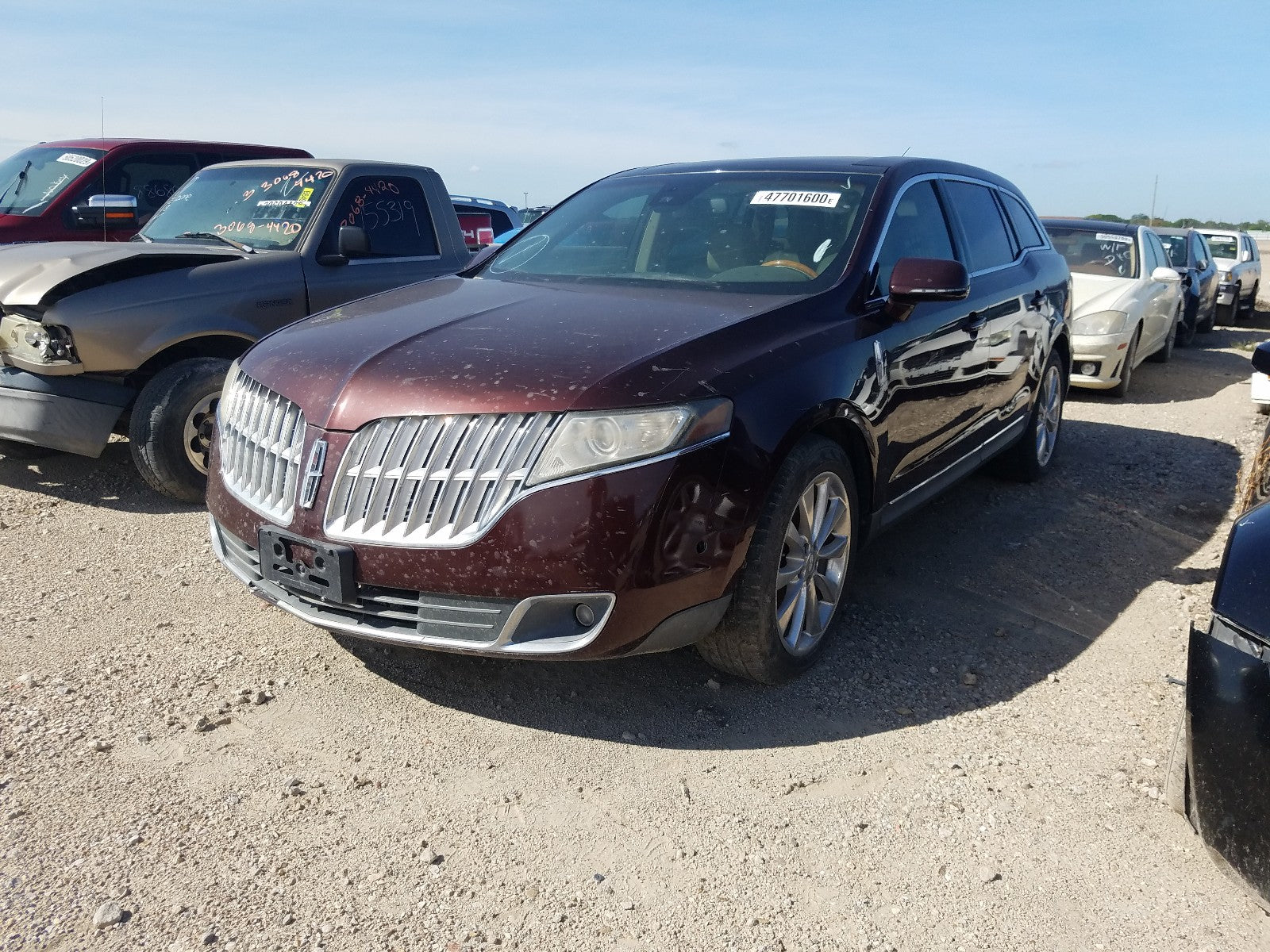 2010 LINCOLN MKT - 2LMHJ5AT9ABJ13970 — photo 2