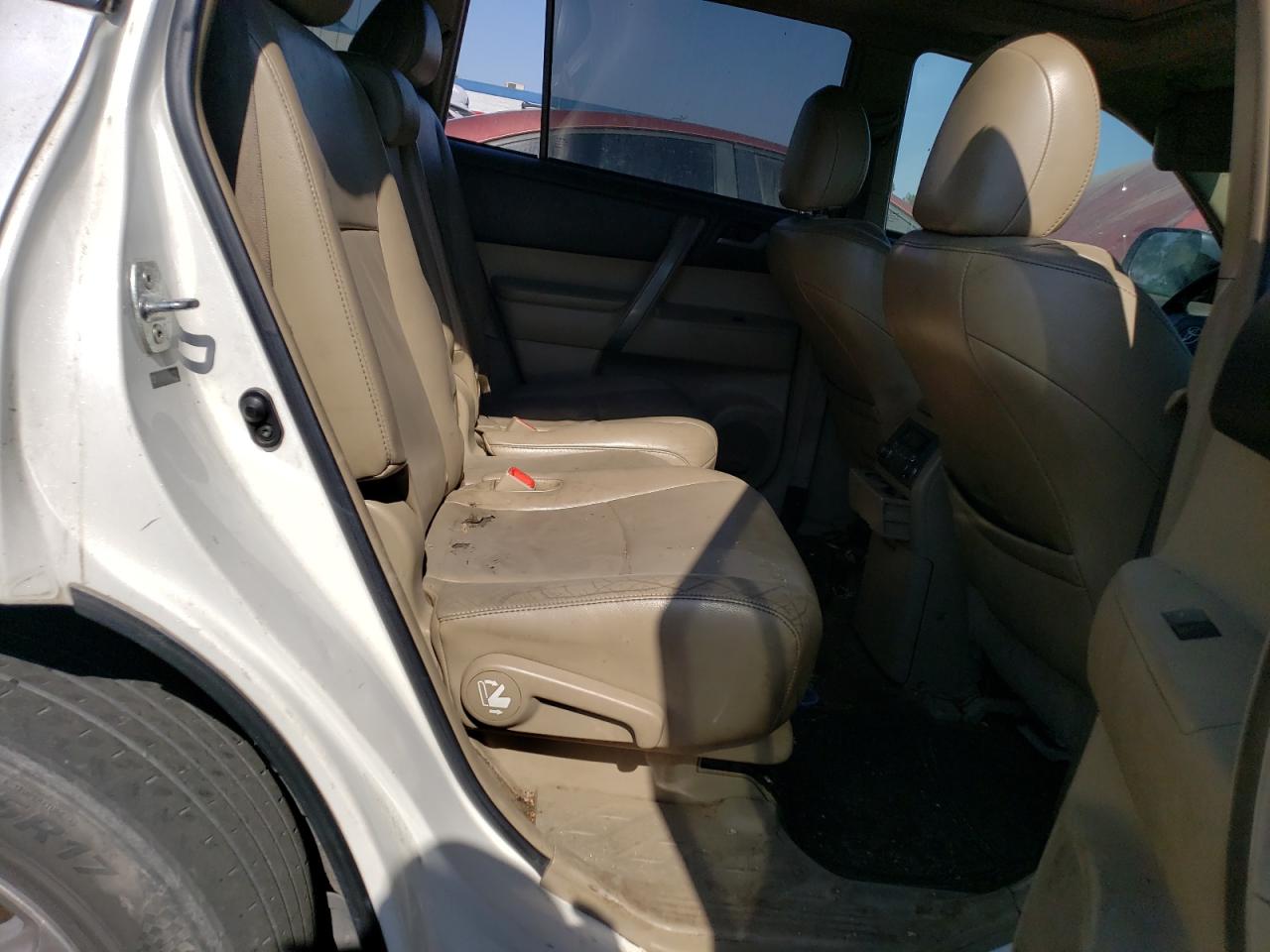 2010 TOYOTA HIGHLANDER - 5TDKK3EH1AS022526 — photo 11