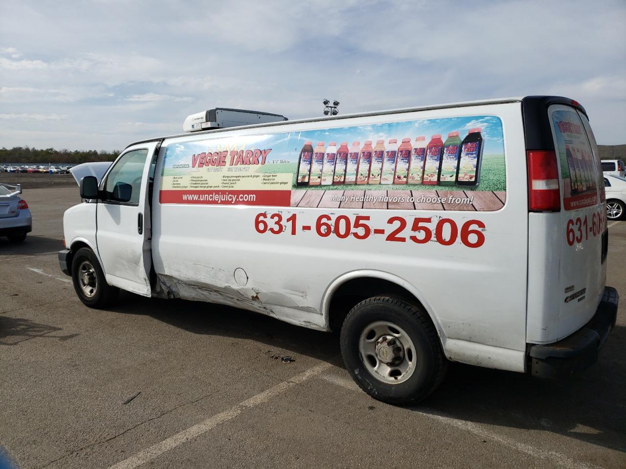 2011 CHEVROLET EXPRESS G2 - 1GCWGGCA8B1189481 — photo 2