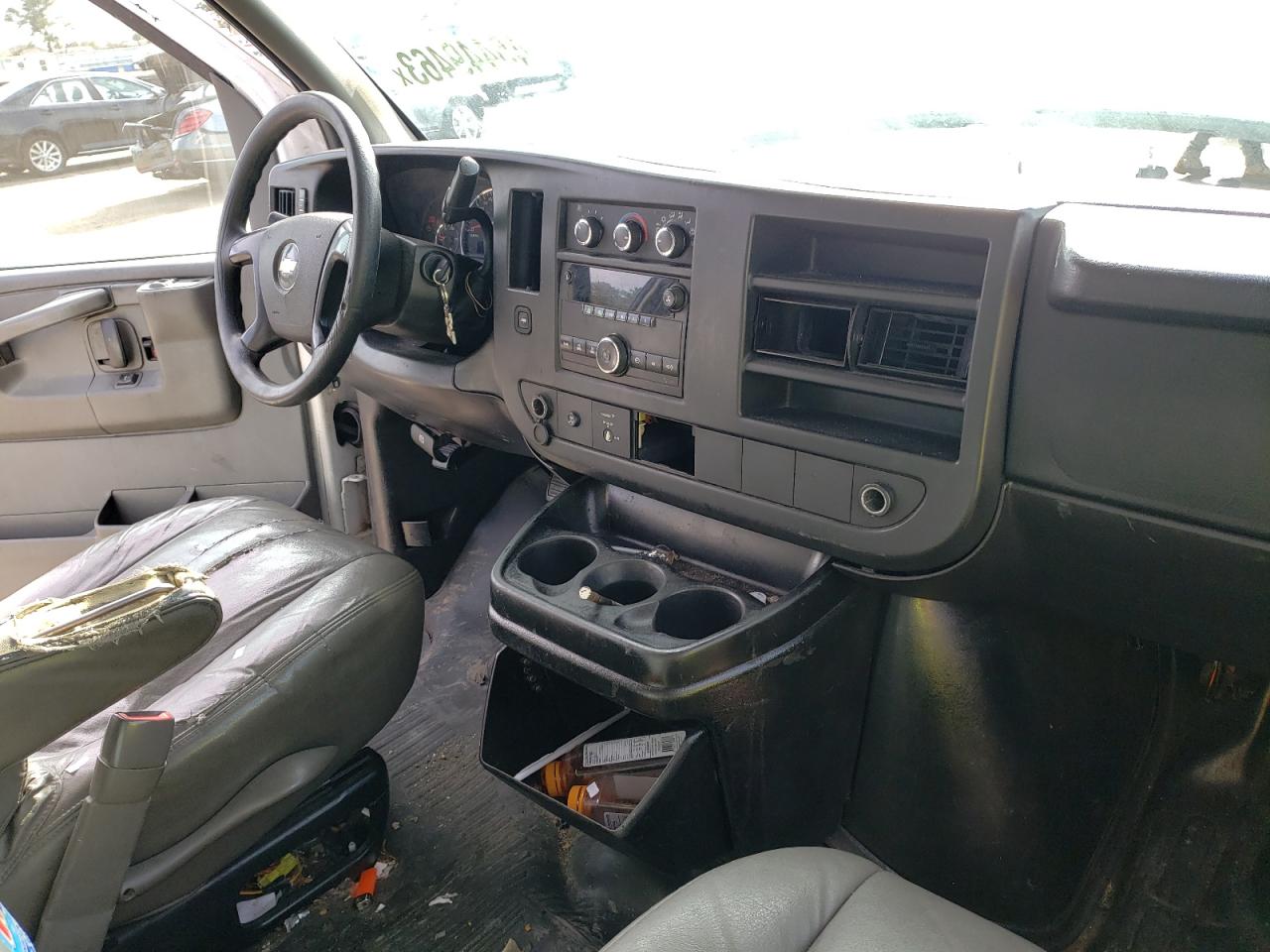 2011 CHEVROLET EXPRESS G2 - 1GCWGGCA8B1189481 — photo 8